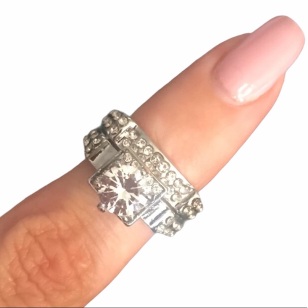 New Silver Wedding Band Style Rings Clear Stones Women’s Size 7 - 7.25 Cocktail